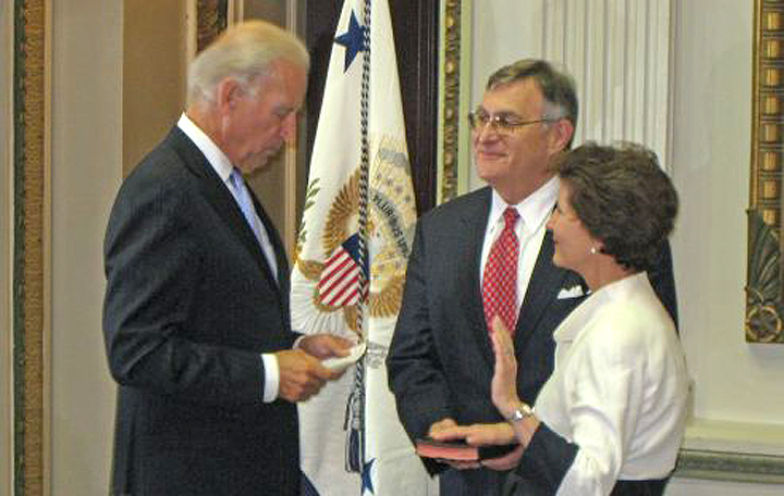 inez-sworn-in inez-sworn-in