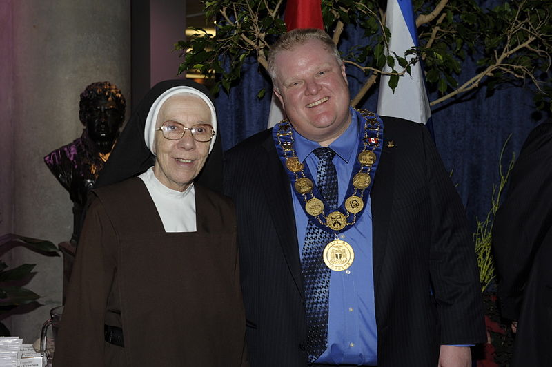 800px-Mayor_Ford_at_levee_2011