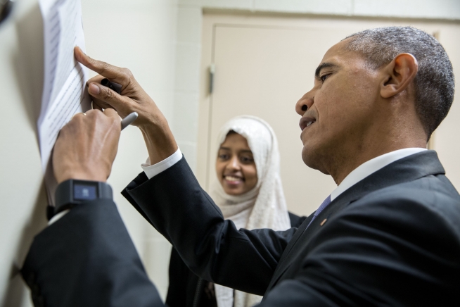 President Barack Obama signs remarks for introducer Sabah Muktar backstage prior to speaking at the Islamic Society of Baltimore mosque and Al-Rahmah School in Baltimore, Md., Feb. 3, 2016. (Official White House Photo by Pete Souza)